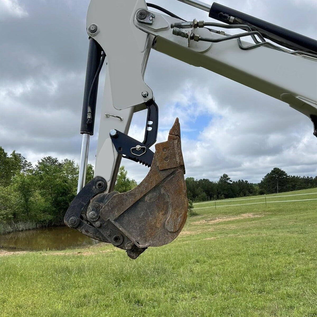 Universal Backhoe Thumb Excavator Attachment Fit for 3.25 Inches Boom Width Compatible with Kubota Woods Mahindra Deere JD Claw Tractor Black Powder Coated Steel Bolt On Durable Heavy Duty